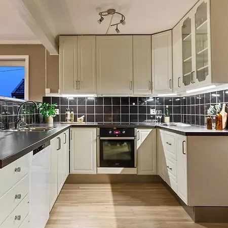 With Parking In Unique Surroundings 公寓 *