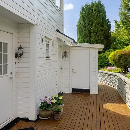 With Parking In Unique Surroundings 公寓 卑爾根