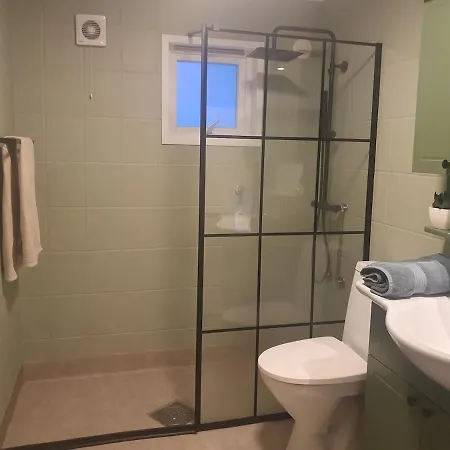 With Parking In Unique Surroundings 公寓 *