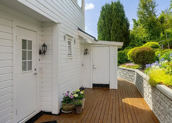 With Parking In Unique Surroundings Leilighet Bergen