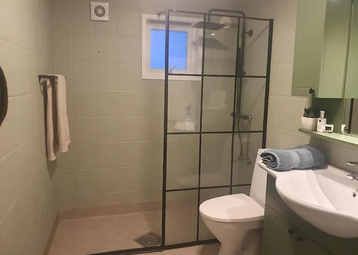 With Parking In Unique Surroundings 公寓 *